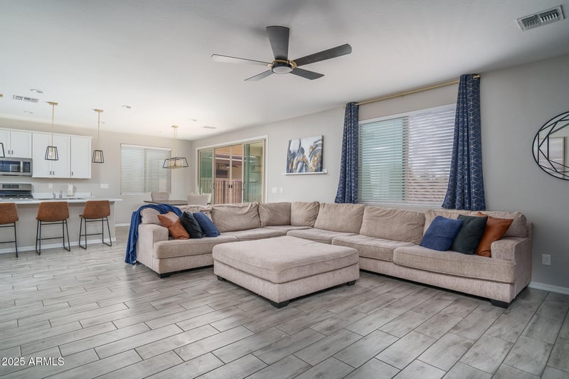 25930 Thornhill Dr, Peoria, AZ 85383