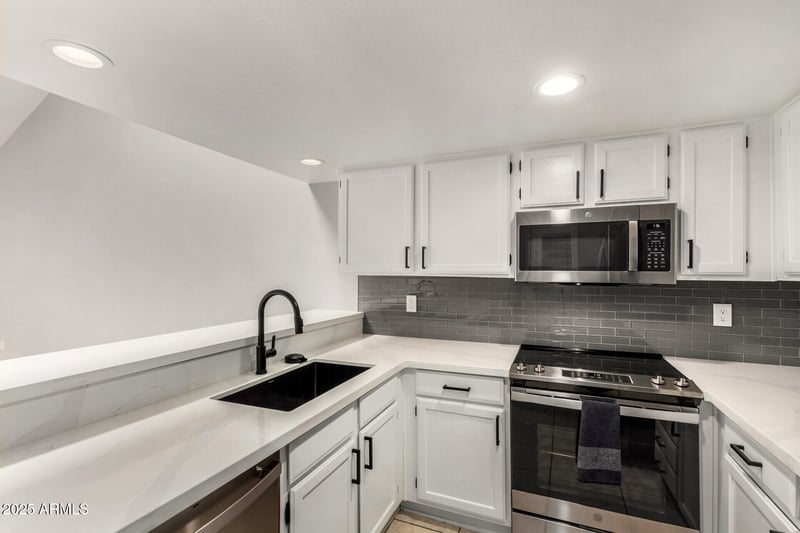 26 Coral Gables Dr, Phoenix, AZ 85022
