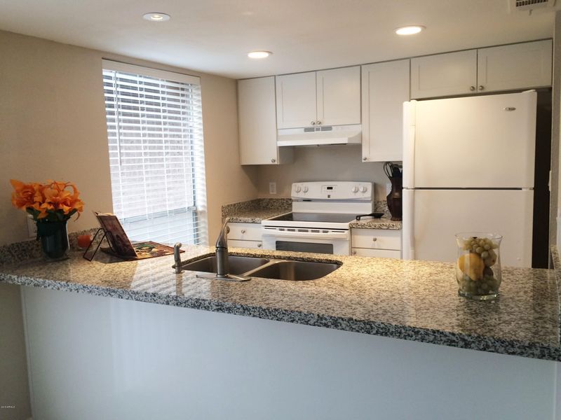 260 E Betty Elyse Ln, Phoenix, AZ 85022