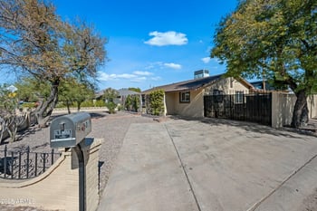 2601 51st St, Phoenix, AZ 85008