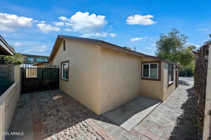 2601 51st St, Phoenix, AZ 85008