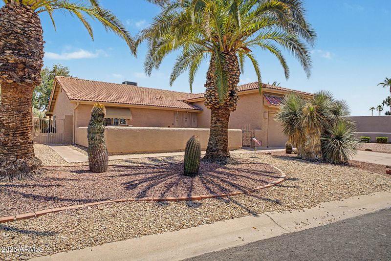 26017 S New Town Dr, Sun Lakes, AZ 85248