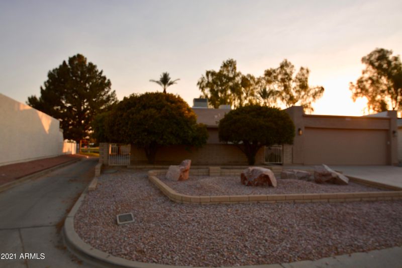 26026 S Parkside Dr, Sun Lakes, AZ 85248