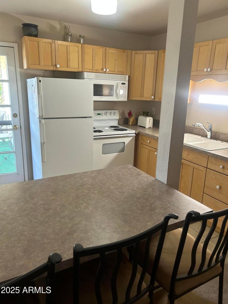 2605 Rose Lane -- #B201, Phoenix, AZ 85017