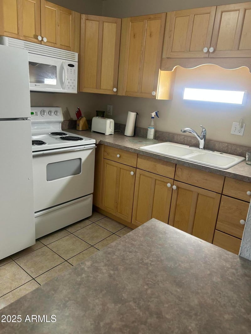 2605 Rose Lane -- #B201, Phoenix, AZ 85017