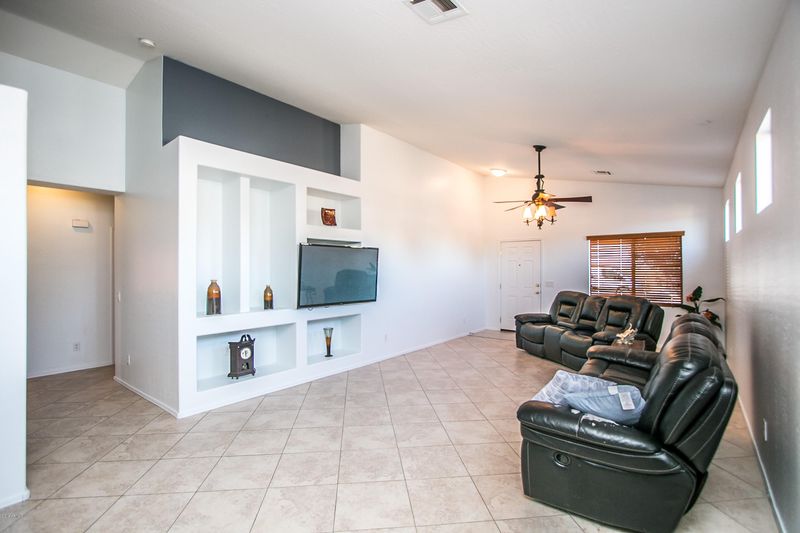 2605 W Lynne Ln, Phoenix, AZ 85041