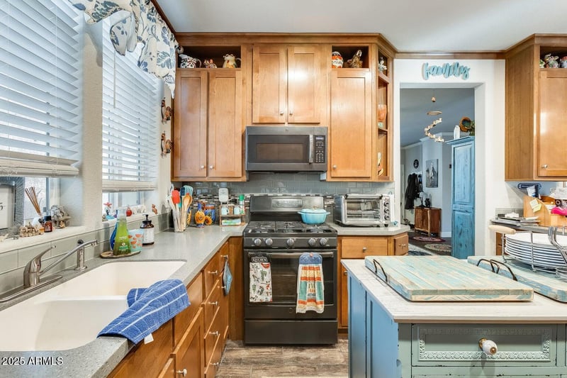2607 Phelps Rd, Phoenix, AZ 85032