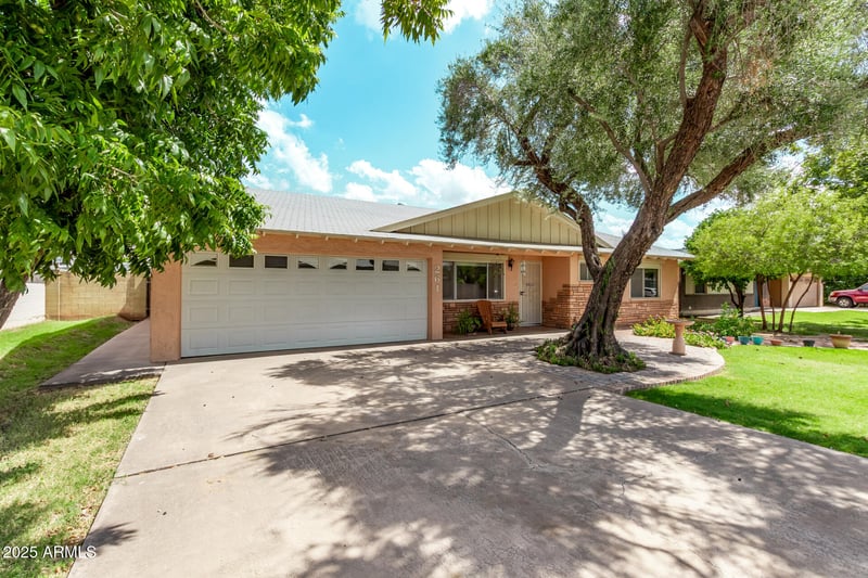 261 Hunt Dr, Mesa, AZ 85203