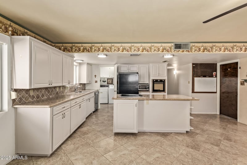 261 Hunt Dr, Mesa, AZ 85203