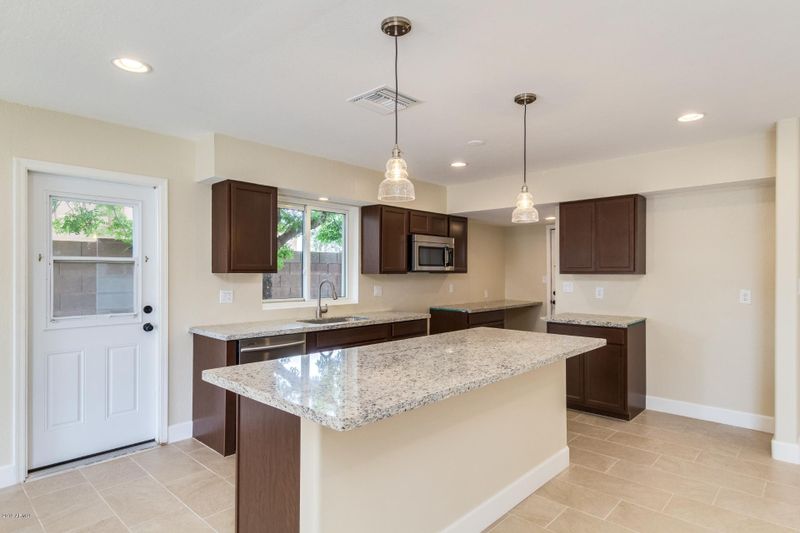 2610 E Corrine Dr, Phoenix, AZ 85032