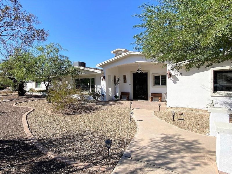 2610 E Nisbet Rd, Phoenix, AZ 85032