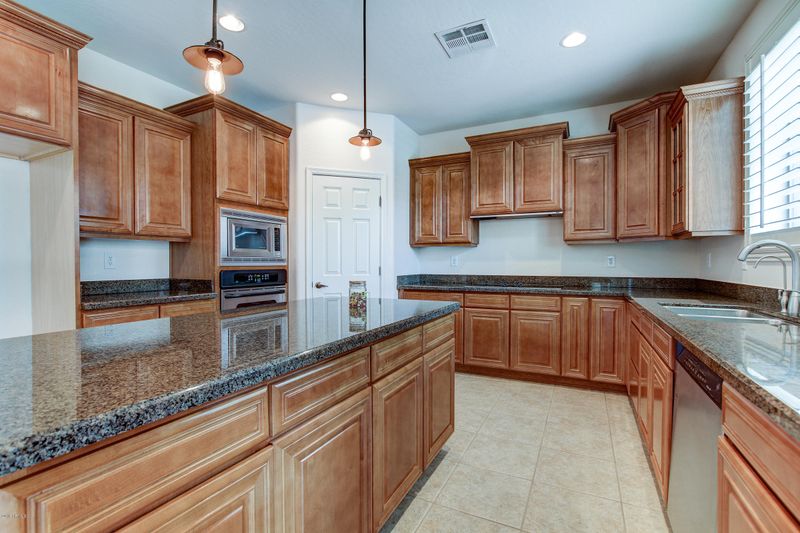 2610 W Luce Dr, Phoenix, AZ 85086