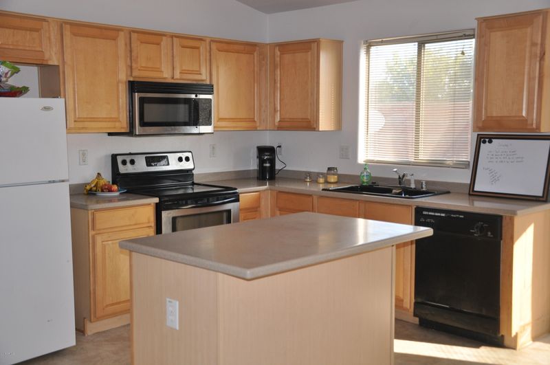 2611 S 81st Ave, Phoenix, AZ 85043