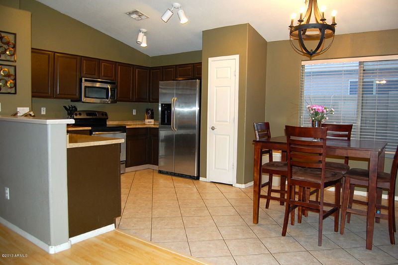 2614 E Beautiful Ln, Phoenix, AZ 85042
