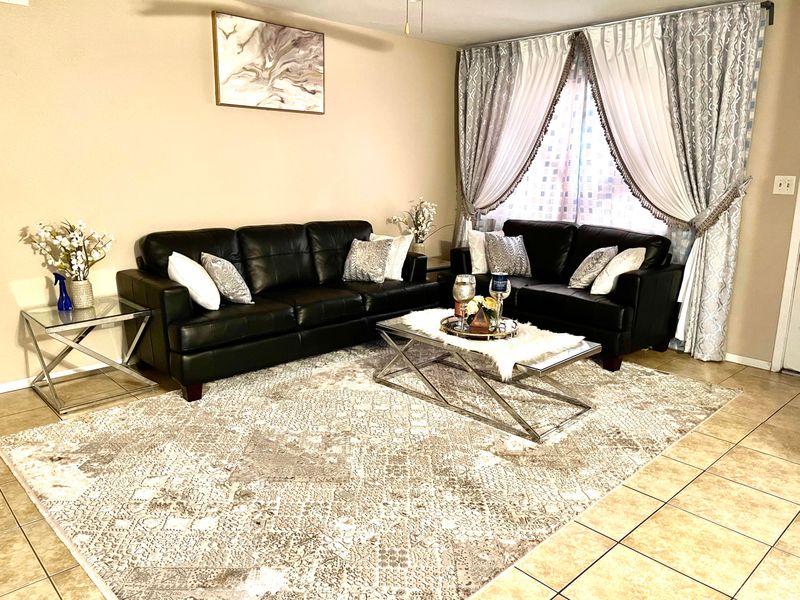 2615 E Oakleaf Dr, Tempe, AZ 85288