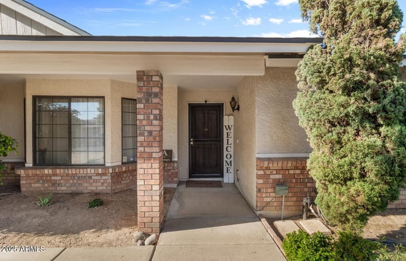 2616 Des Moines St, Mesa, AZ 85213