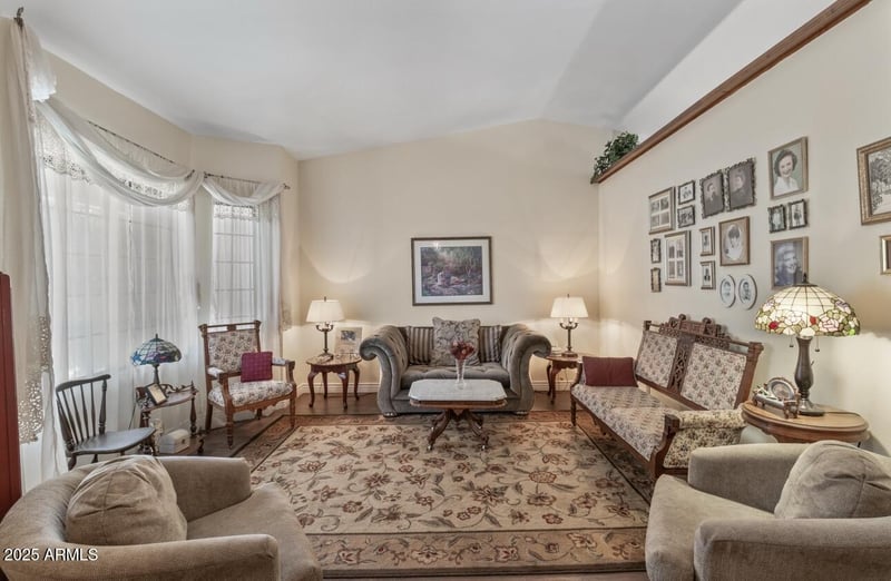 2616 Des Moines St, Mesa, AZ 85213