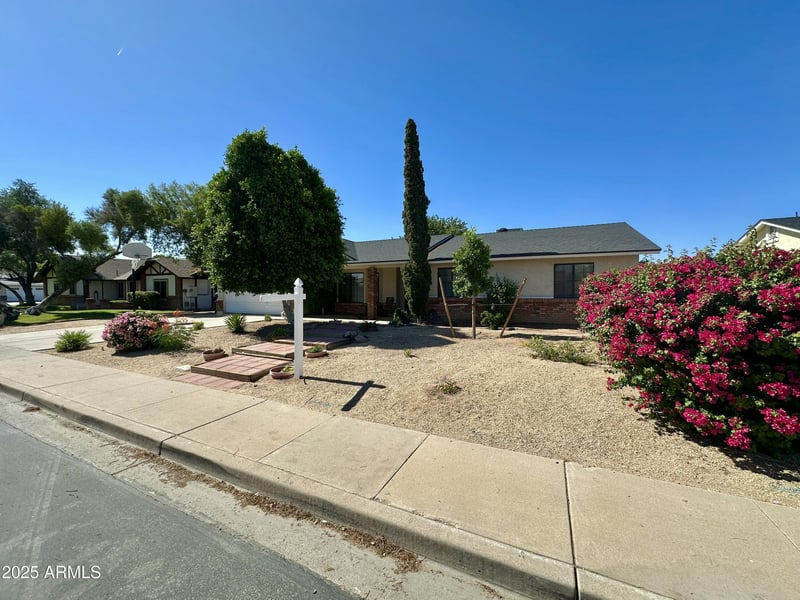 2616 Des Moines St, Mesa, AZ 85213