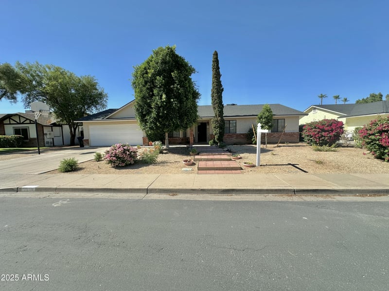 2616 Des Moines St, Mesa, AZ 85213