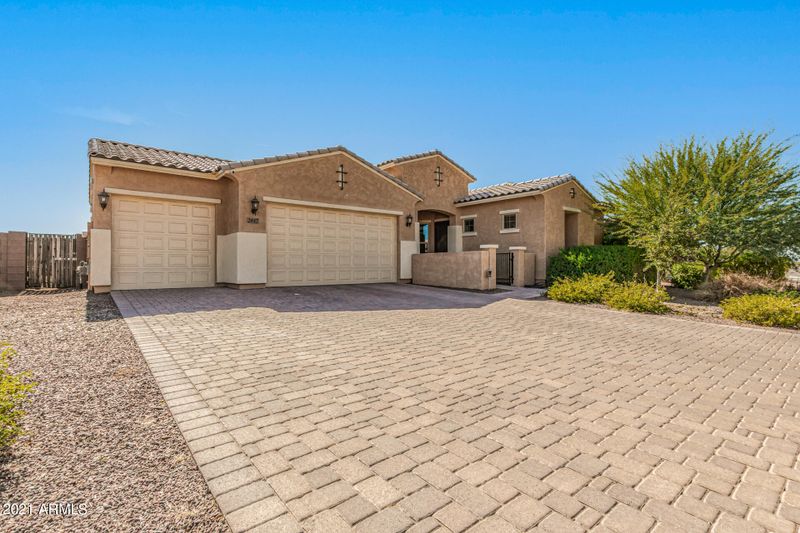2617 W Moura Dr, Phoenix, AZ 85085