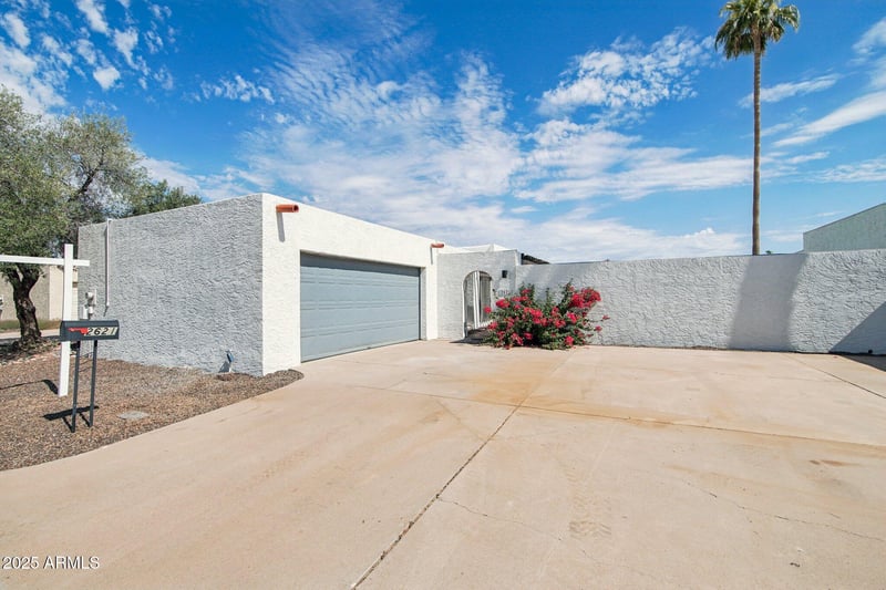 2621 River Dr, Tempe, AZ 85282