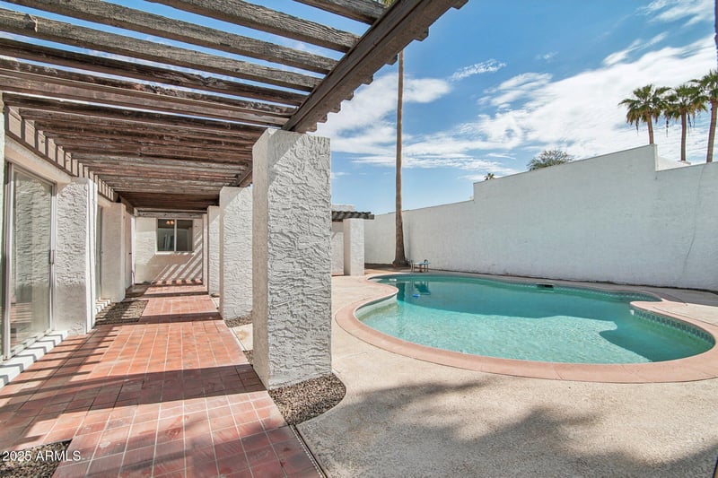 2621 River Dr, Tempe, AZ 85282
