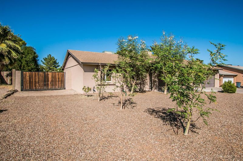 2622 E North Ln, Phoenix, AZ 85028