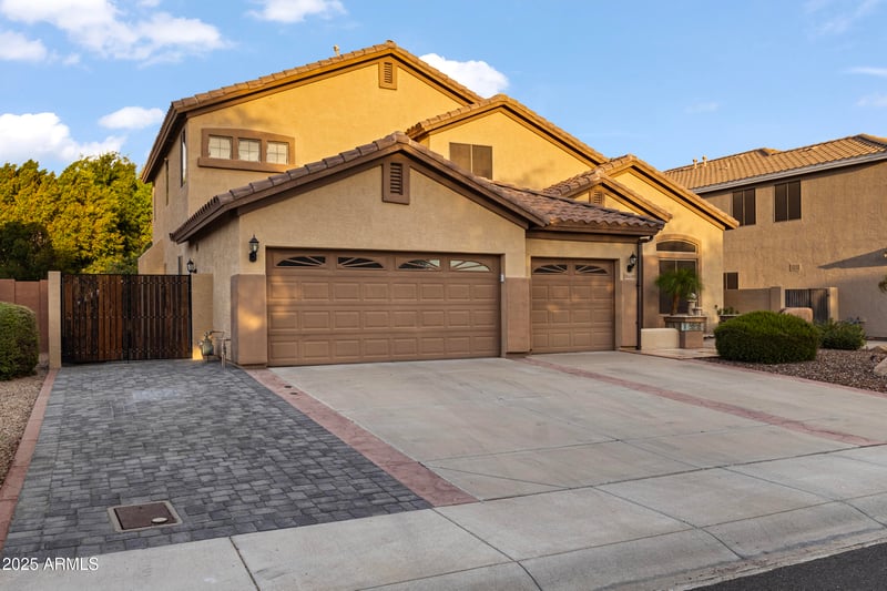 26249 68th Ln, Peoria, AZ 85383