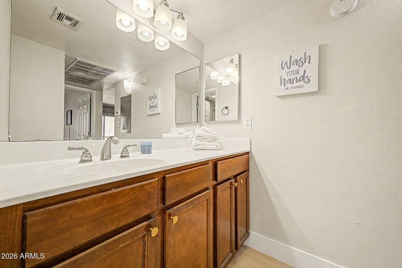 2625 Indian School Rd #222, Phoenix, AZ 85016