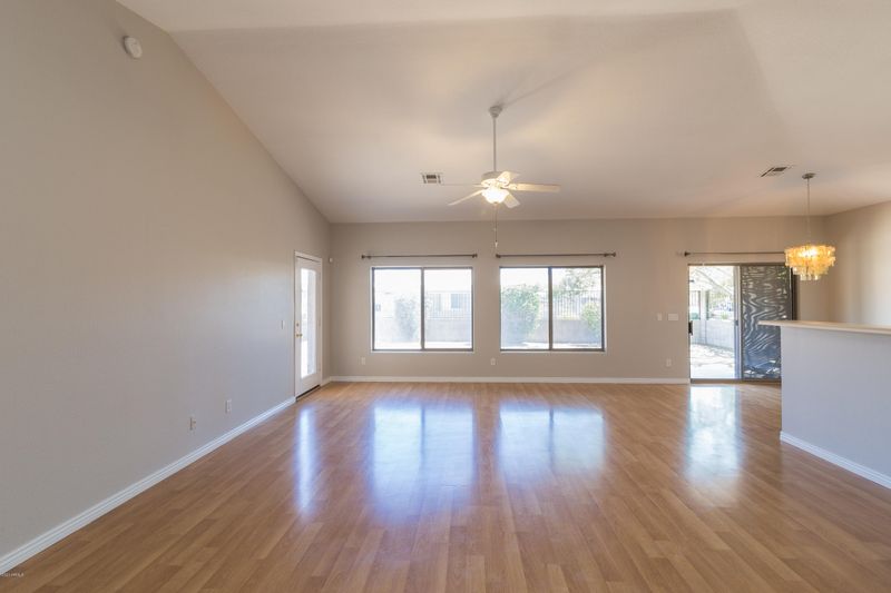2625 E Sunland Ave, Phoenix, AZ 85040
