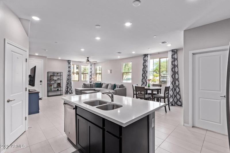 2625 S Peppertree Dr #101, Gilbert, AZ 85295