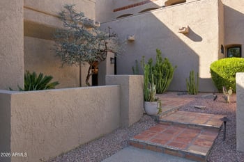 2626 E Arizona Biltmore Cir #18, Phoenix, AZ 85016