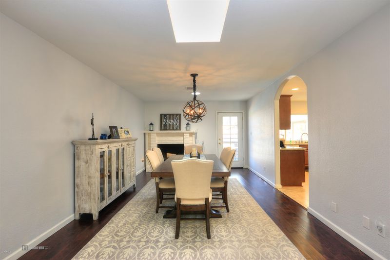 2628 E Shangri La Rd, Phoenix, AZ 85028