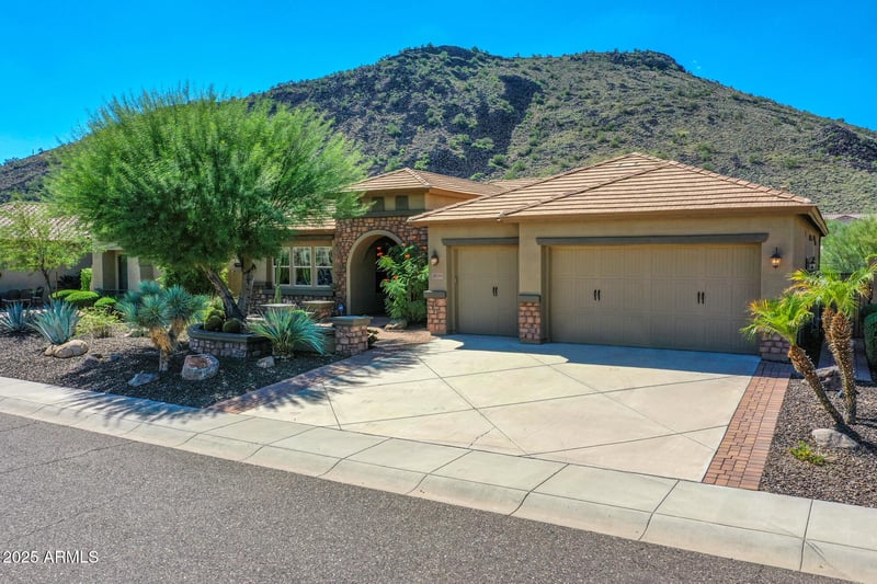26318 56th Dr, Phoenix, AZ 85083