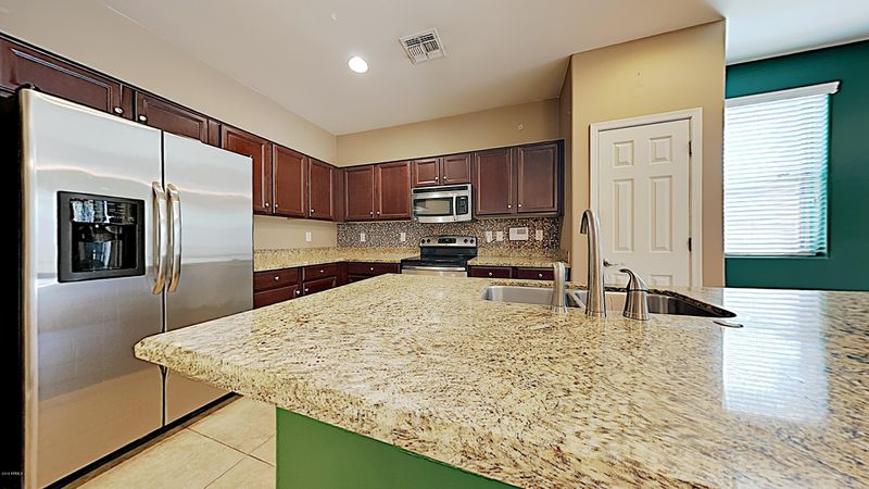 2633 W Gaby Rd, Phoenix, AZ 85041