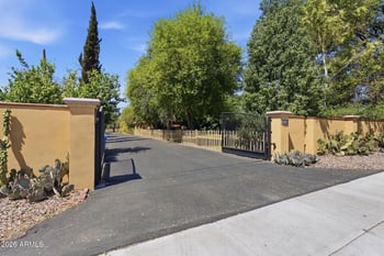 2634 52nd St, Phoenix, AZ 85008