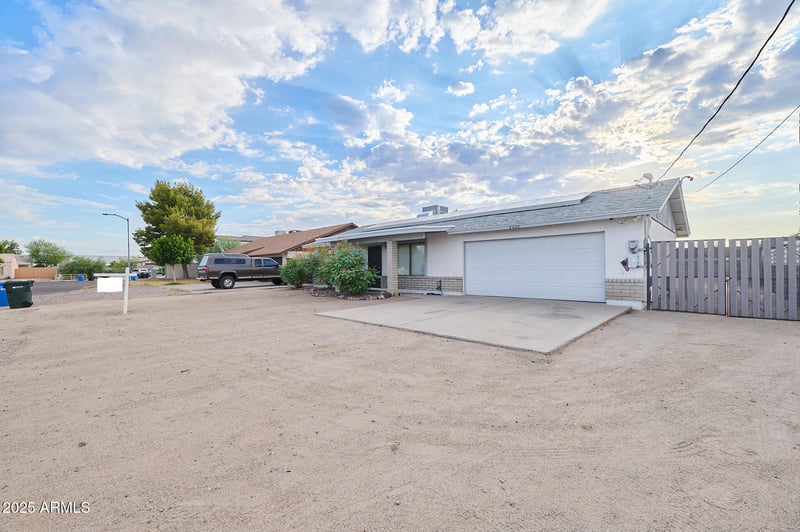 2636 Campo Bello Dr, Phoenix, AZ 85032