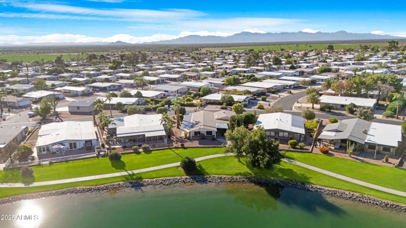 26423 Lakeview Dr, Sun Lakes, AZ 85248