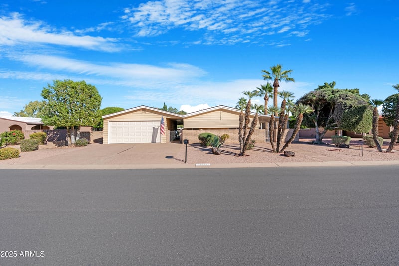 26423 Lakeview Dr, Sun Lakes, AZ 85248