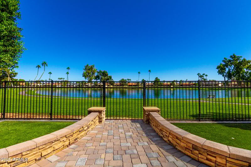 26433 Lakemont Dr, Sun Lakes, AZ 85248