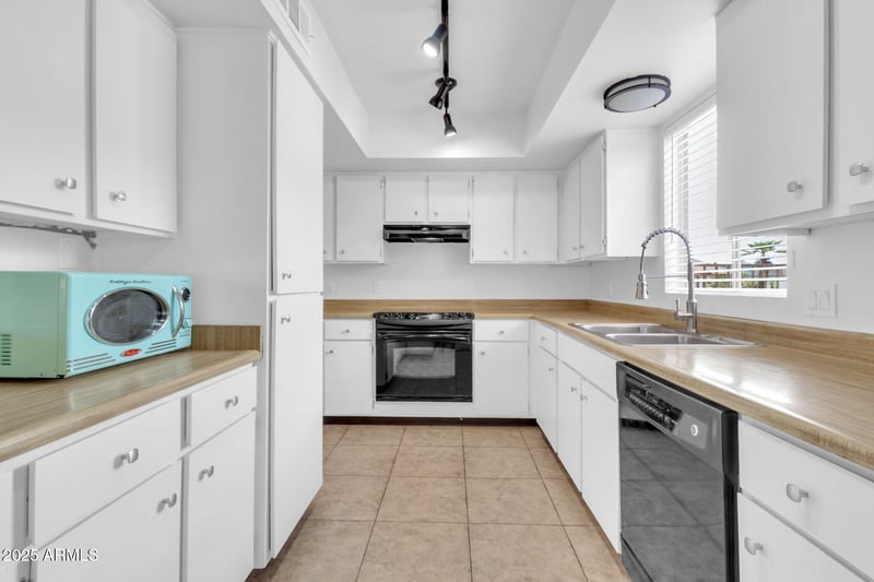 26447 Snead Dr, Sun Lakes, AZ 85248