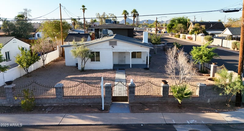 2646 Willetta St, Phoenix, AZ 85008