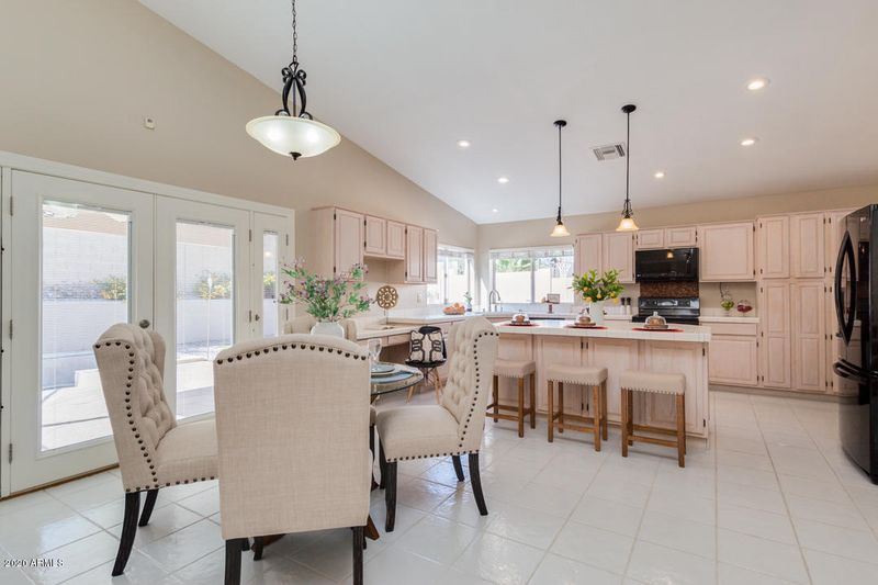 2650 E South Fork Dr, Phoenix, AZ 85048