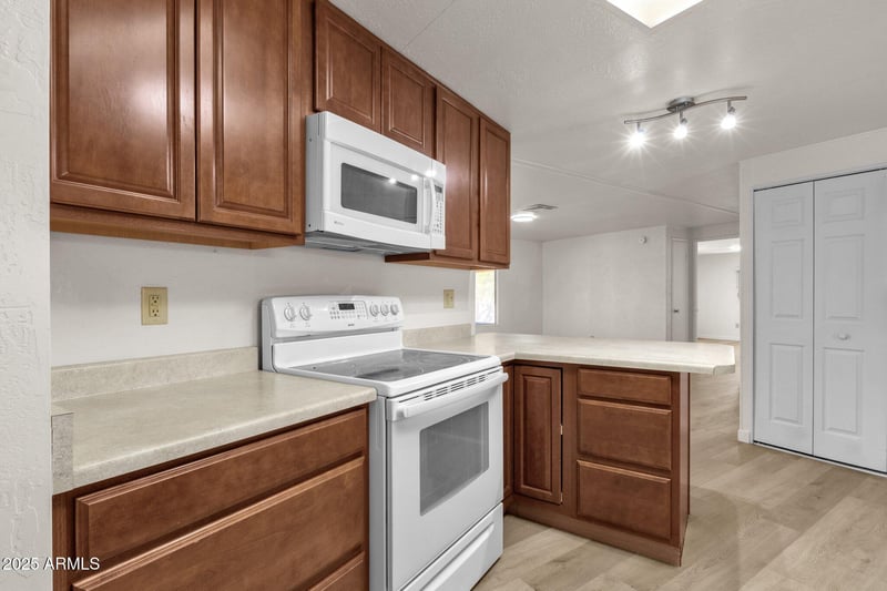 2650 W Union Hills Dr #215, Phoenix, AZ 85027