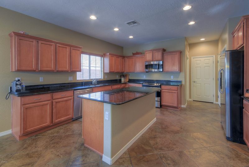 26657 N Babbling Brook Dr, Phoenix, AZ 85083