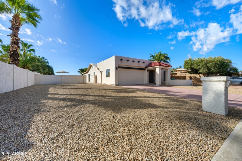 26661 S Howard Dr, Sun Lakes, AZ 85248