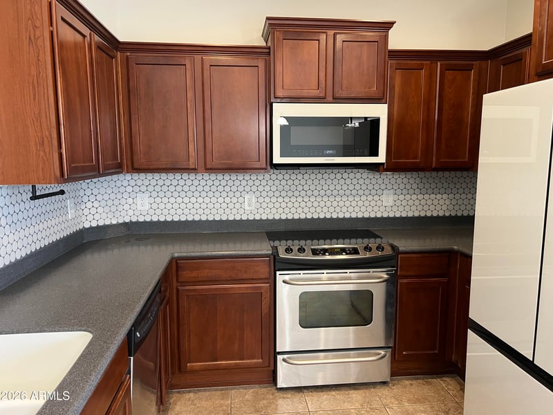 26708 N Babbling Brook Dr, Phoenix, AZ 85083