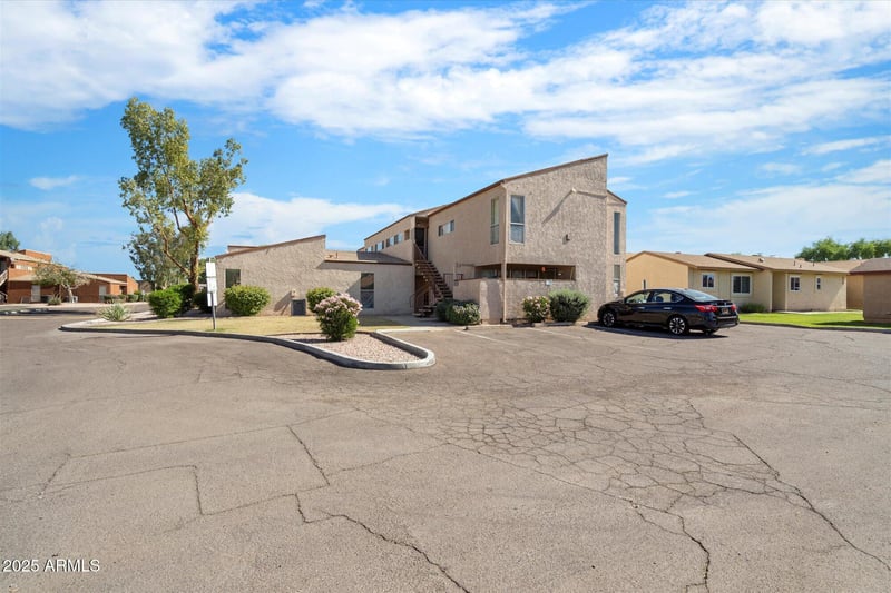 2673 Oakleaf Dr, Tempe, AZ 85288