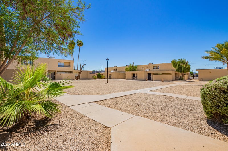 2674 N 43rd Ave #D, Phoenix, AZ 85009