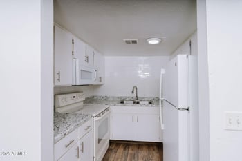 2690 43rd Ave #D, Phoenix, AZ 85009